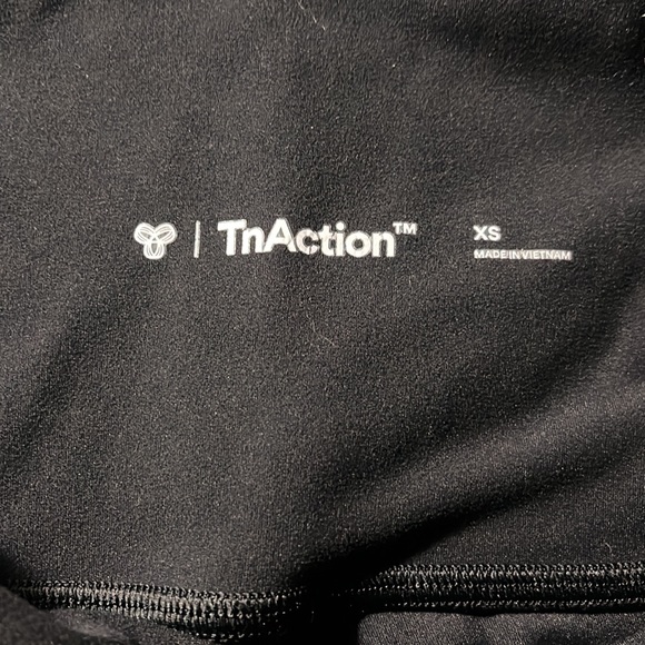 Aritzia TNA butter biker shorts xs - Picture 2 of 2